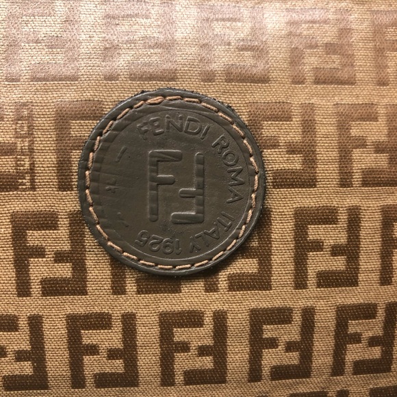 Authentic Fendi makeup case/ clutch - Picture 4 of 6